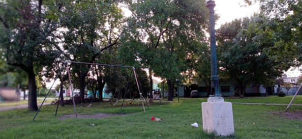 Reclamos por el estado de la plaza